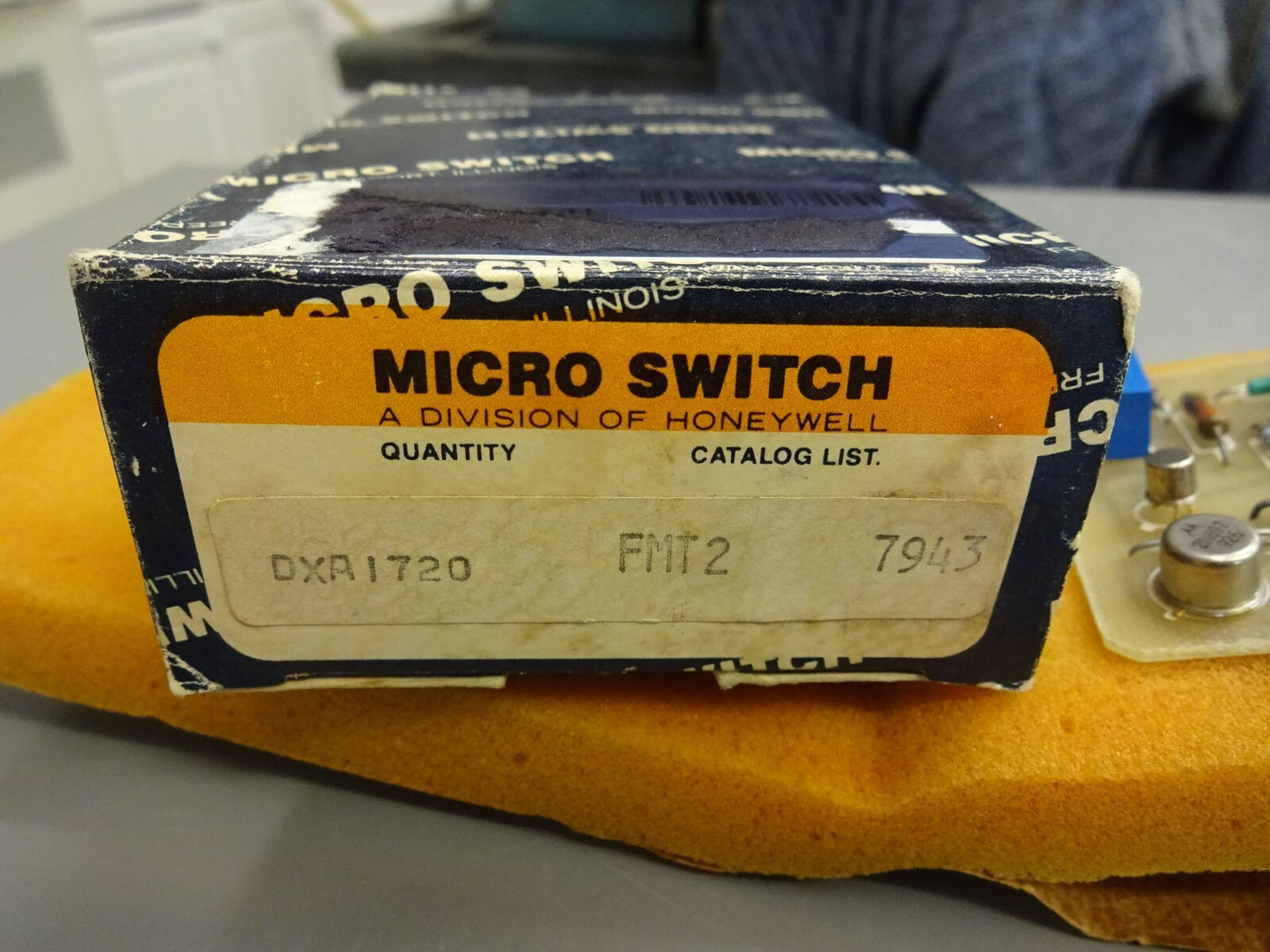 MICRO SWITCH FMT2 / FMT-2 / DXR1720 7943 / NEW