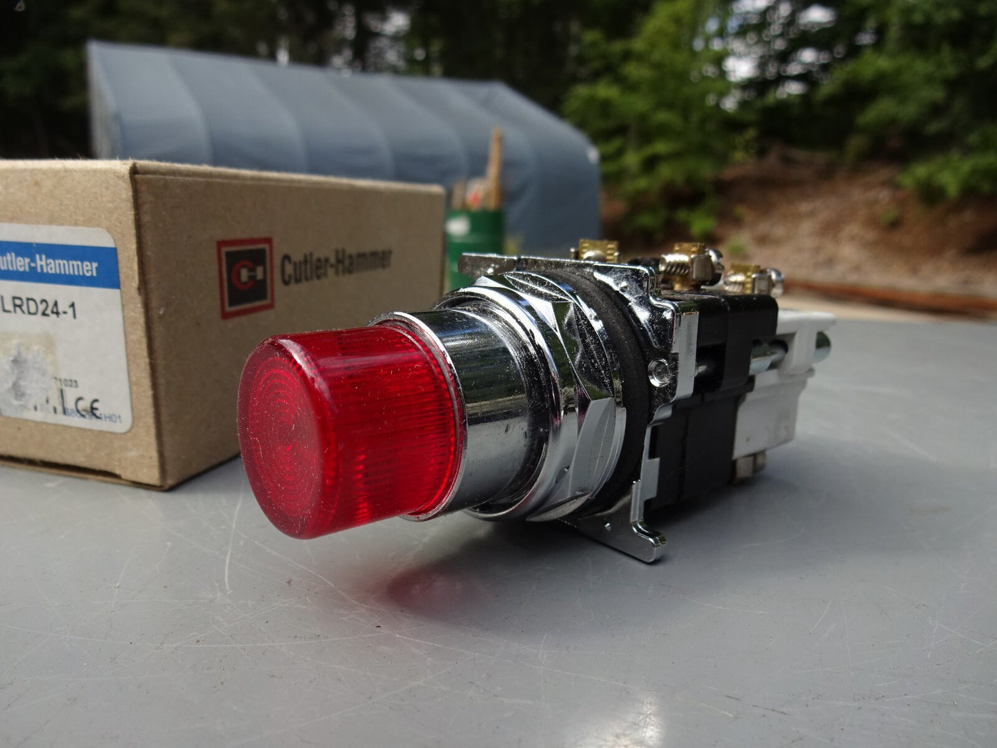 EATON 10250T397LRD24-1 / 10250T397LRD241 RED LIGHT PUSH BUTTON / NEW WITH BOX