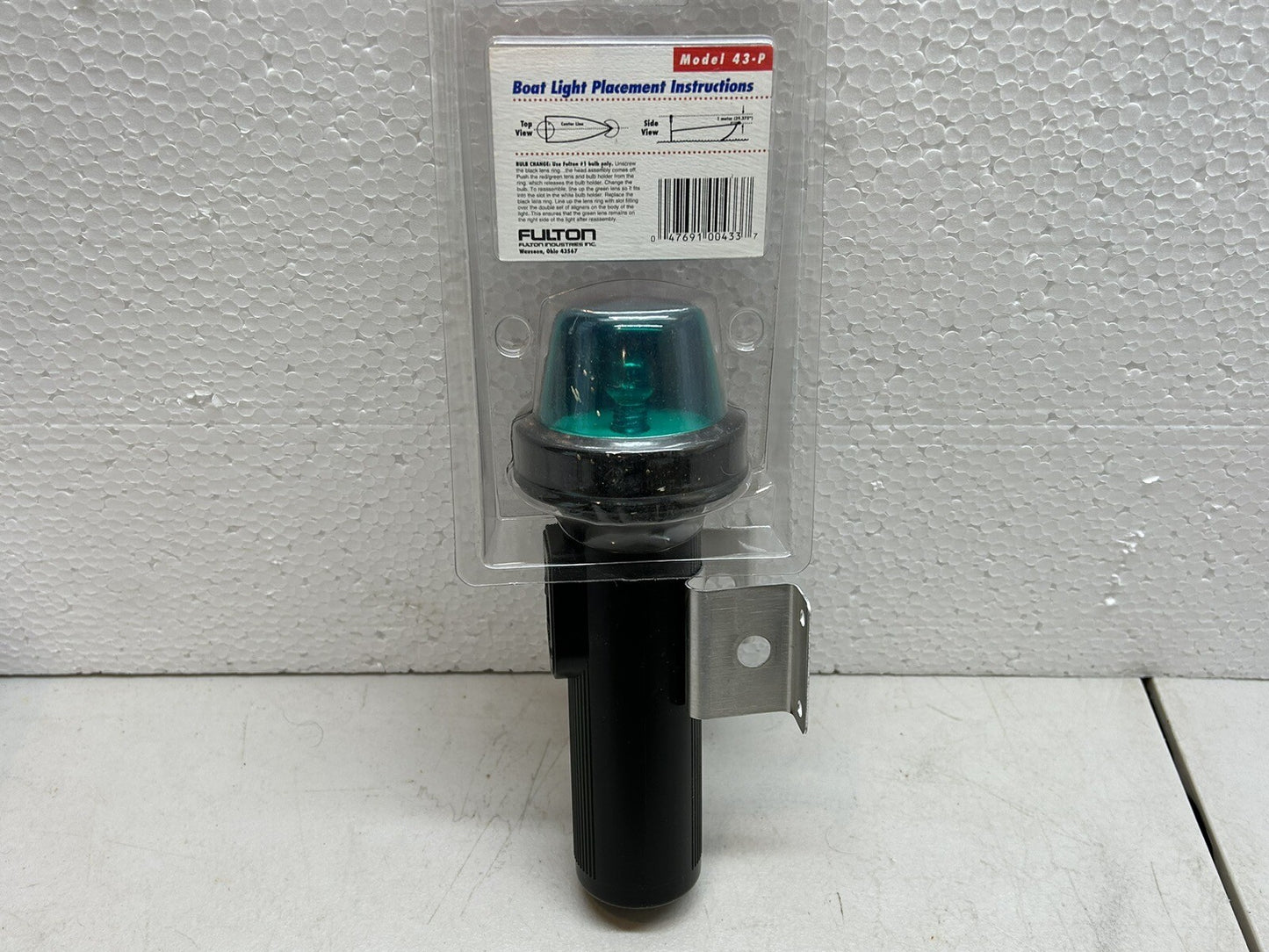 FULTON 43-P / BOWLITE / PORTABLE WATERPROOF BATTERY OPERATED BOAT LIGHT / NEW