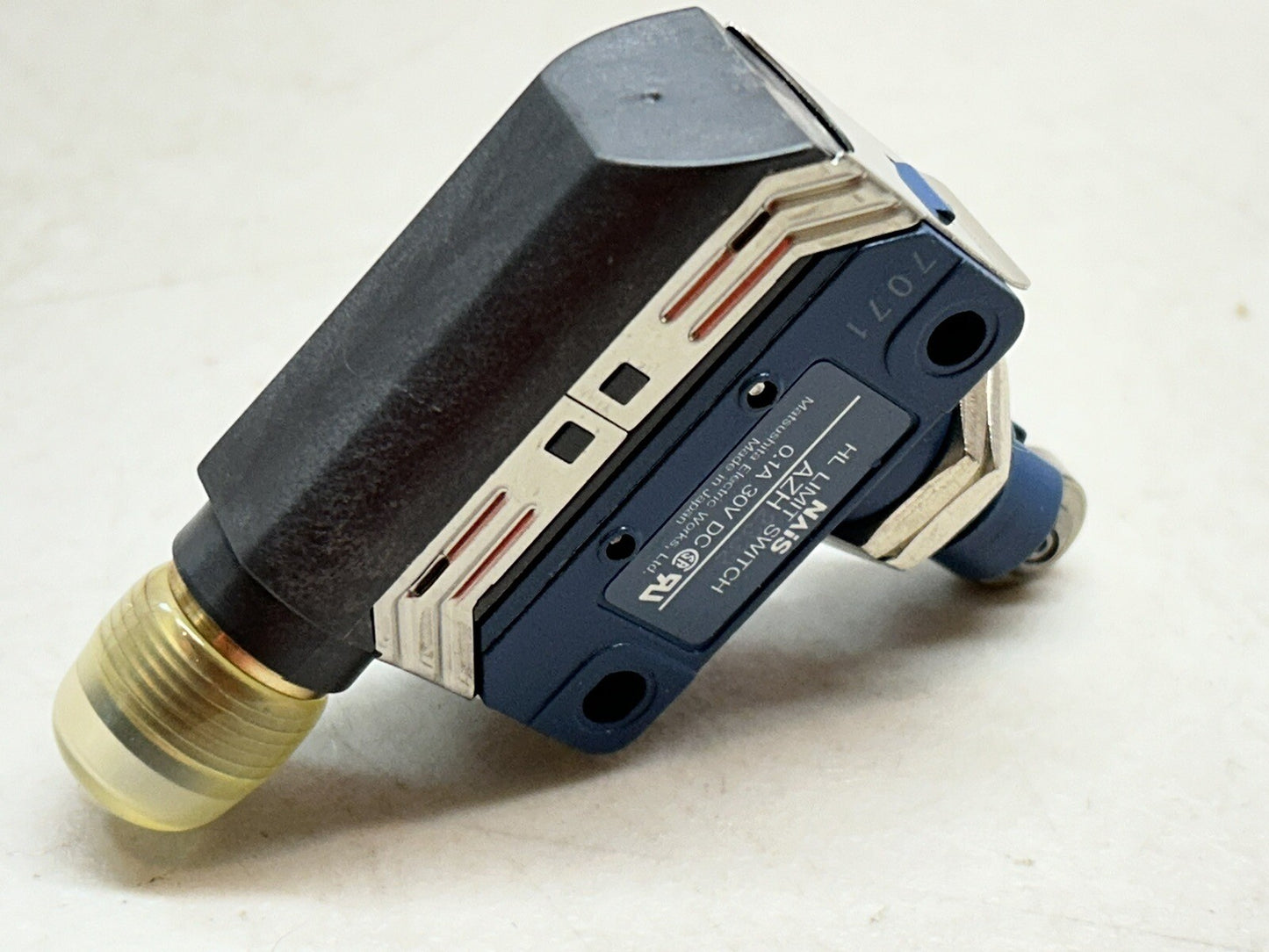 NAIS AZH2332 / HL LIMIT SWITCH 0.1A 30VDC / NEW