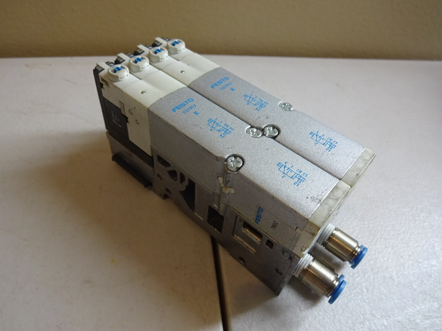 FESTO VMPA2-FB-EMS-4 WITH TWO 537957 K / AND 538000 SUB BASE MANIFOLD