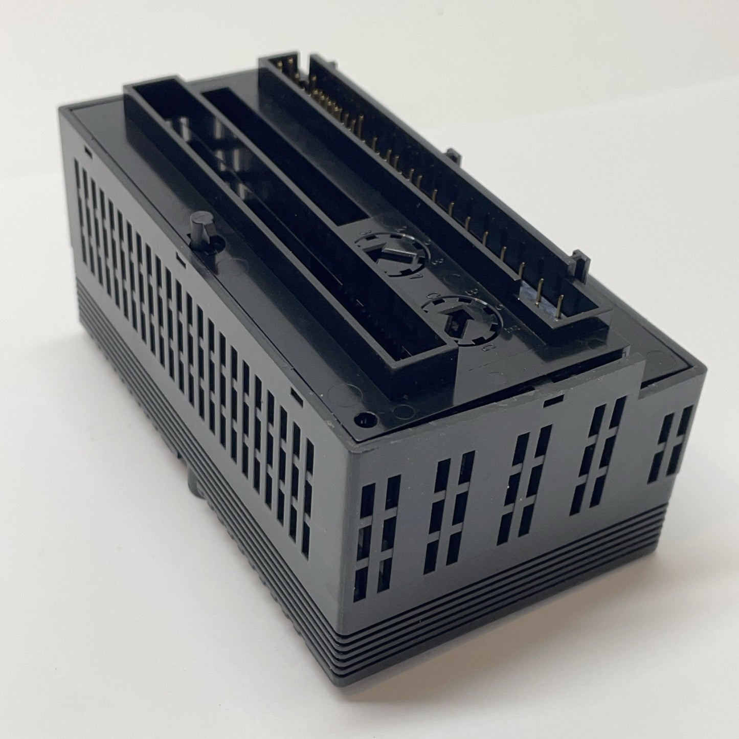 GE Fanuc VersaMax IC200MDL640F 24VDC 16-Point Discrete Input Module