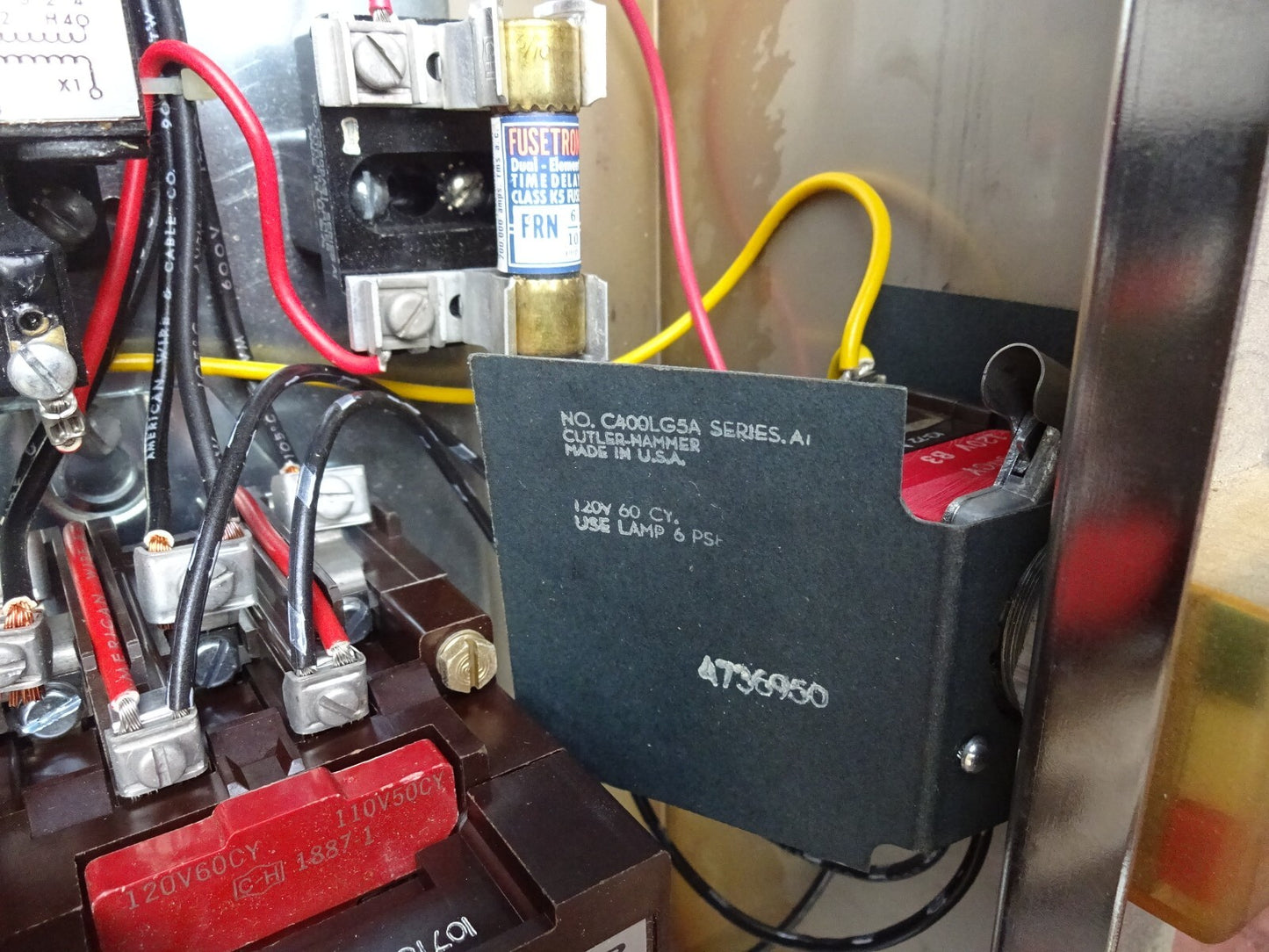 CUTLER HAMMER A-C MAGNETIC COMBINATION STARTER W/ MOTOR CIRCUIT SWITCH 4X ENCL