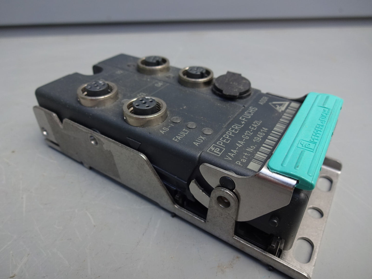 PEPPERL + FUCHS VAA-4A-G12-EA2L / 194614 INTERFACE ACTUATOR MODULE