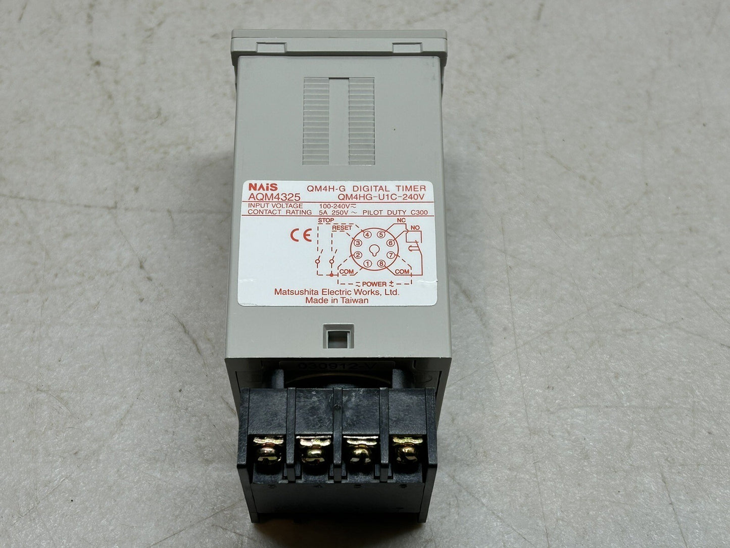 NAIS AQM4325 / QM4HG-U1C-240V DIGITAL TIMER WITH AT78041 SOCKET RELAY / NEW