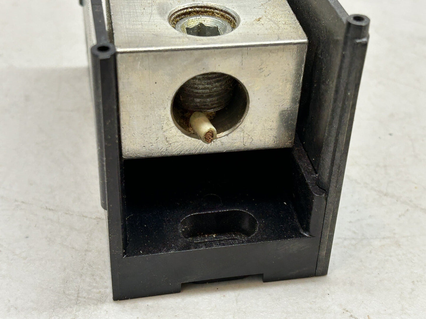 GOULD SHAWMUT 68081 / POWER DISTRIBUTION BLOCK / 600 VDC 1 POLE
