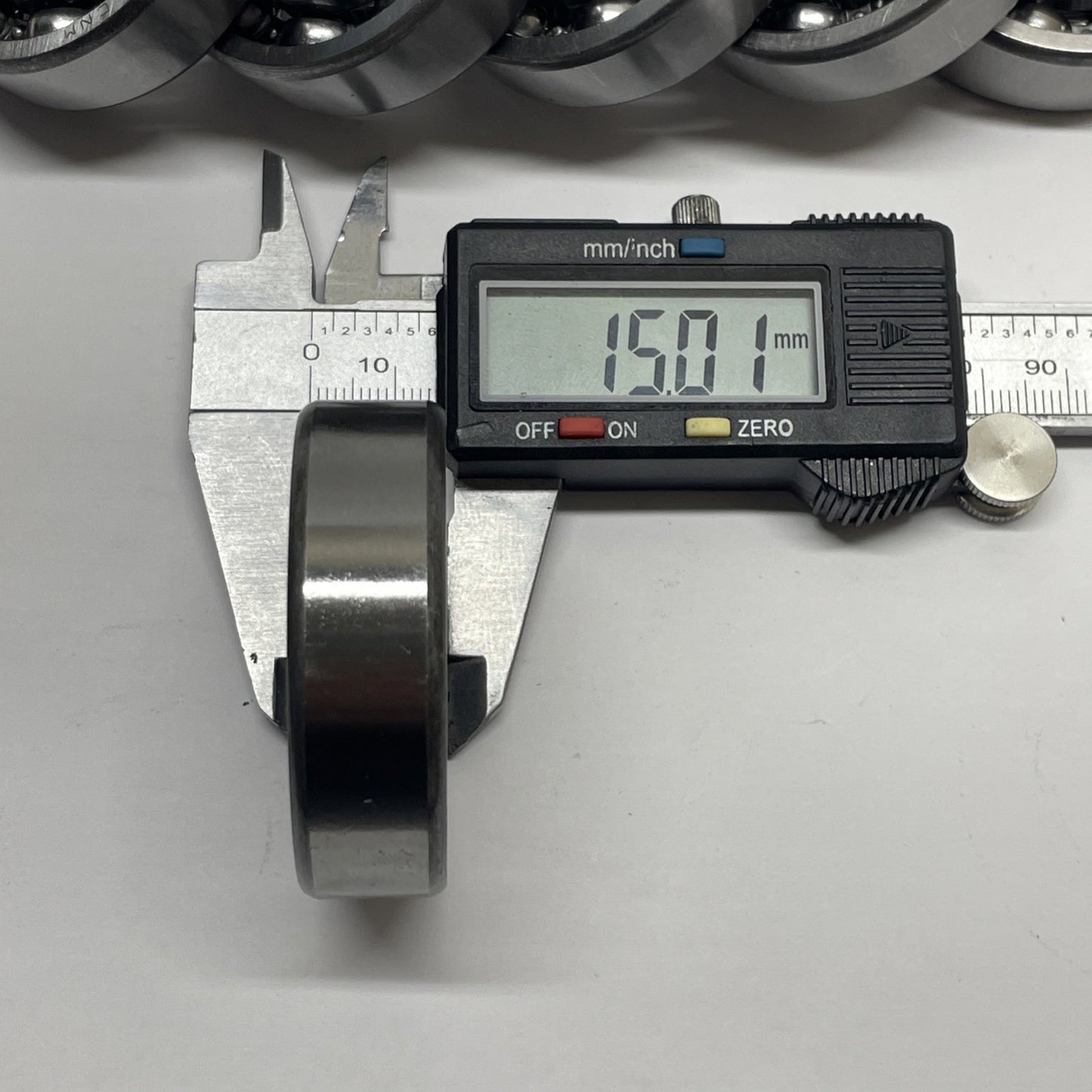 NEW 6205.CNM Deep Groove Ball Bearing 25x52x15 Radial Bearing (LOT OF 6)