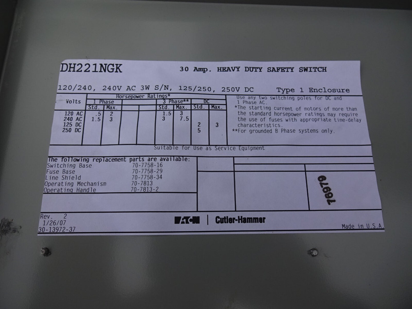 EATON DH221NGK / 30 AMP FUSIBLE SAFETY SWITCH W/ NEUTRAL 240 VAC 2 POLE / NEW