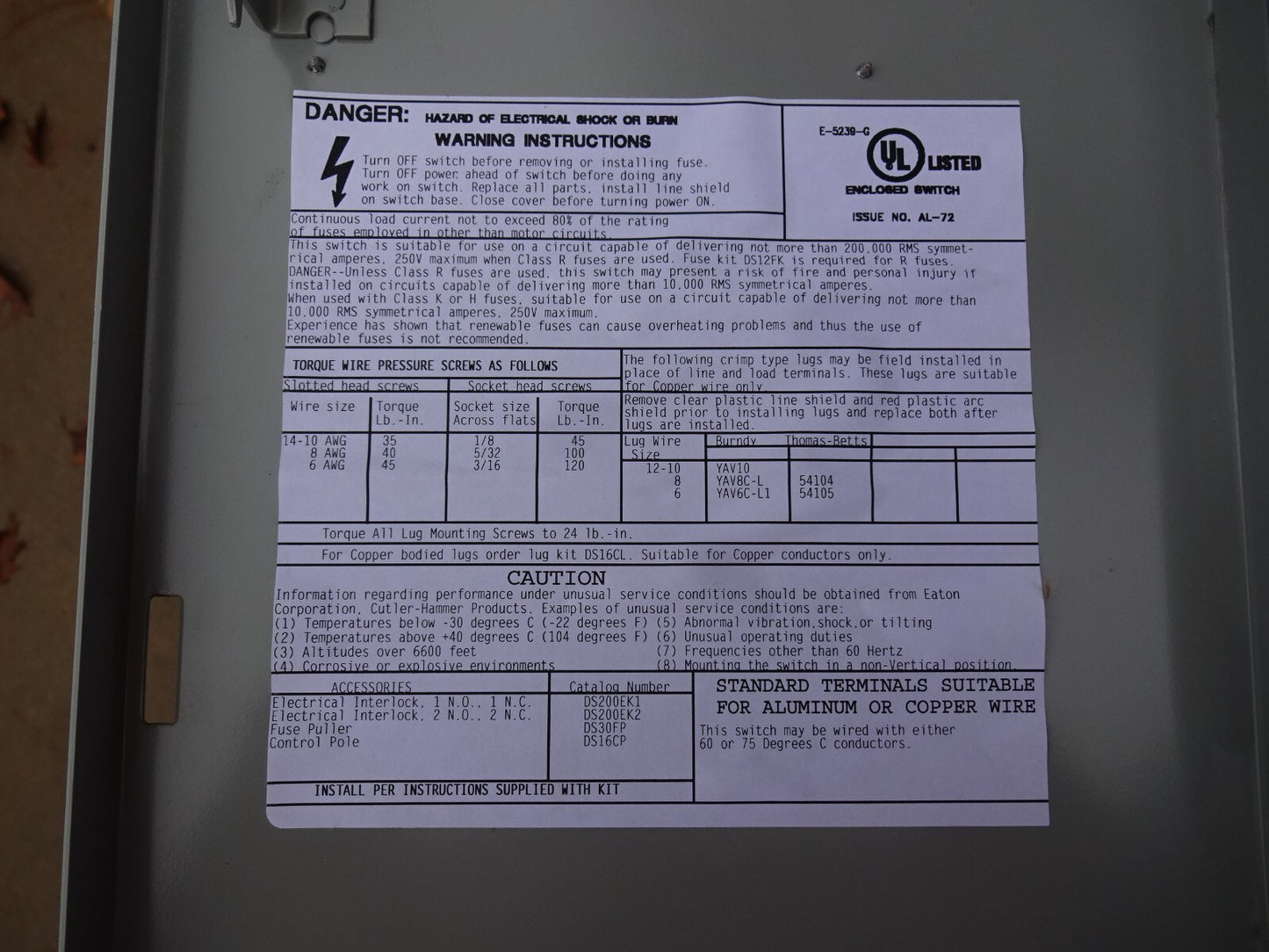 EATON DH221NGK / 30 AMP FUSIBLE SAFETY SWITCH W/ NEUTRAL 240 VAC 2 POLE / NEW