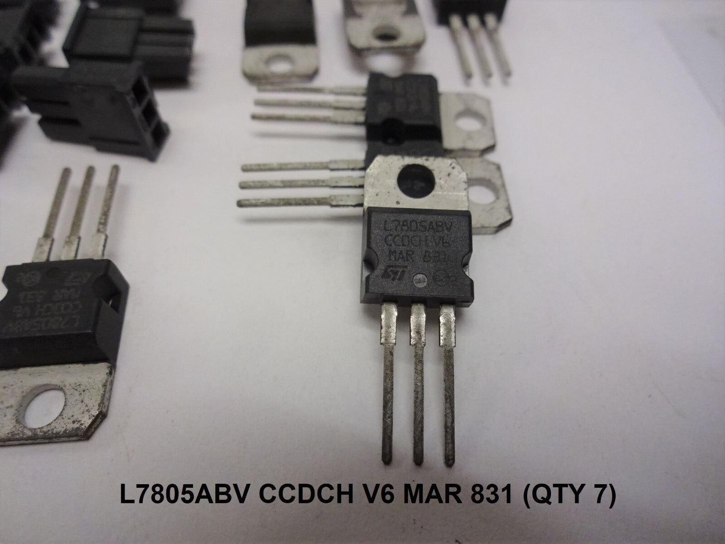 MOLEX 43645-1000 + 43645-0300 / AMPHENOL 69168-110HLF / L7805ABV V6 NEW & USED