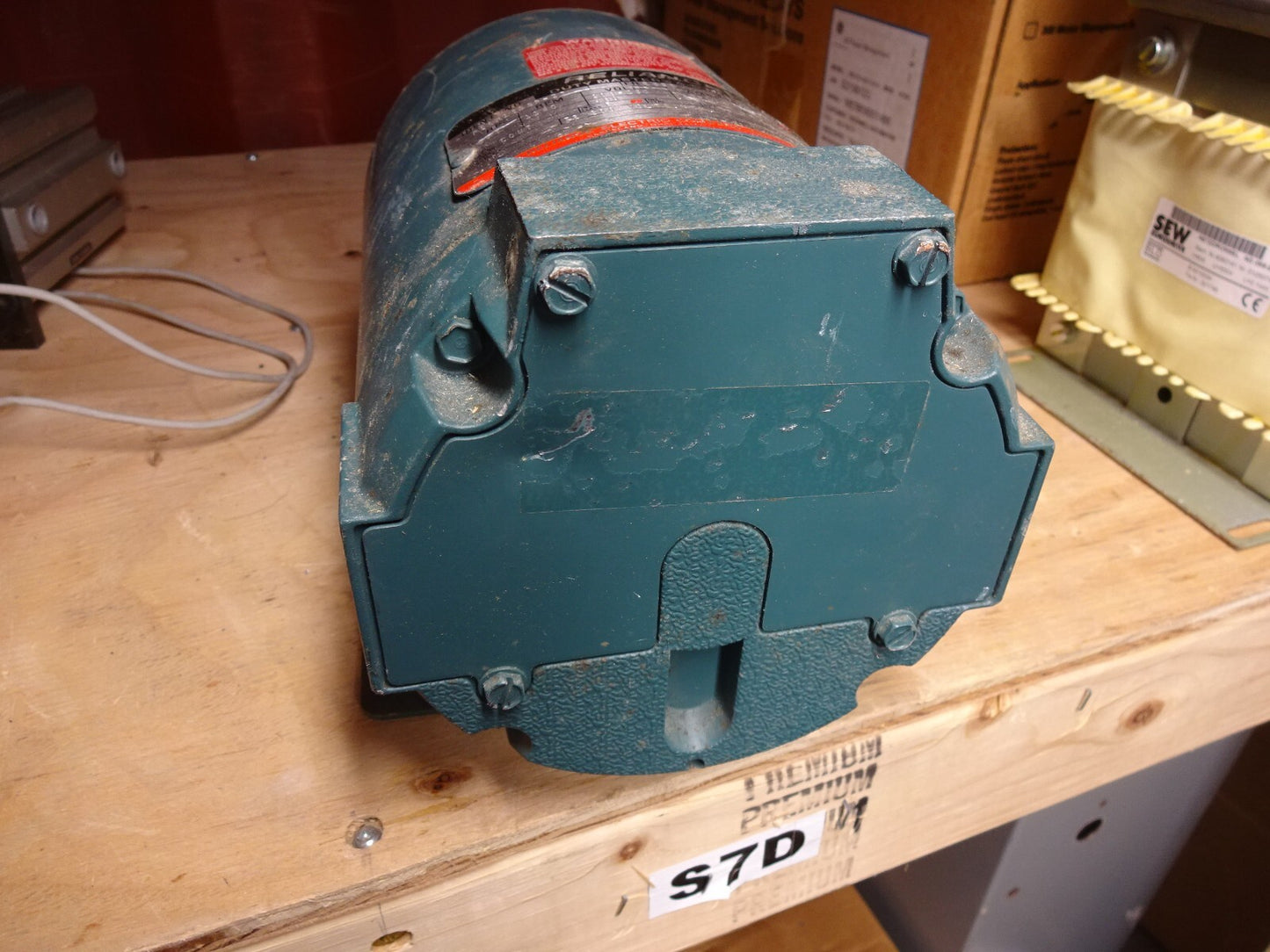 RELIANCE P56H130GP-ZI A-C MOTOR P56H130GP / 208-250V / 1.6A