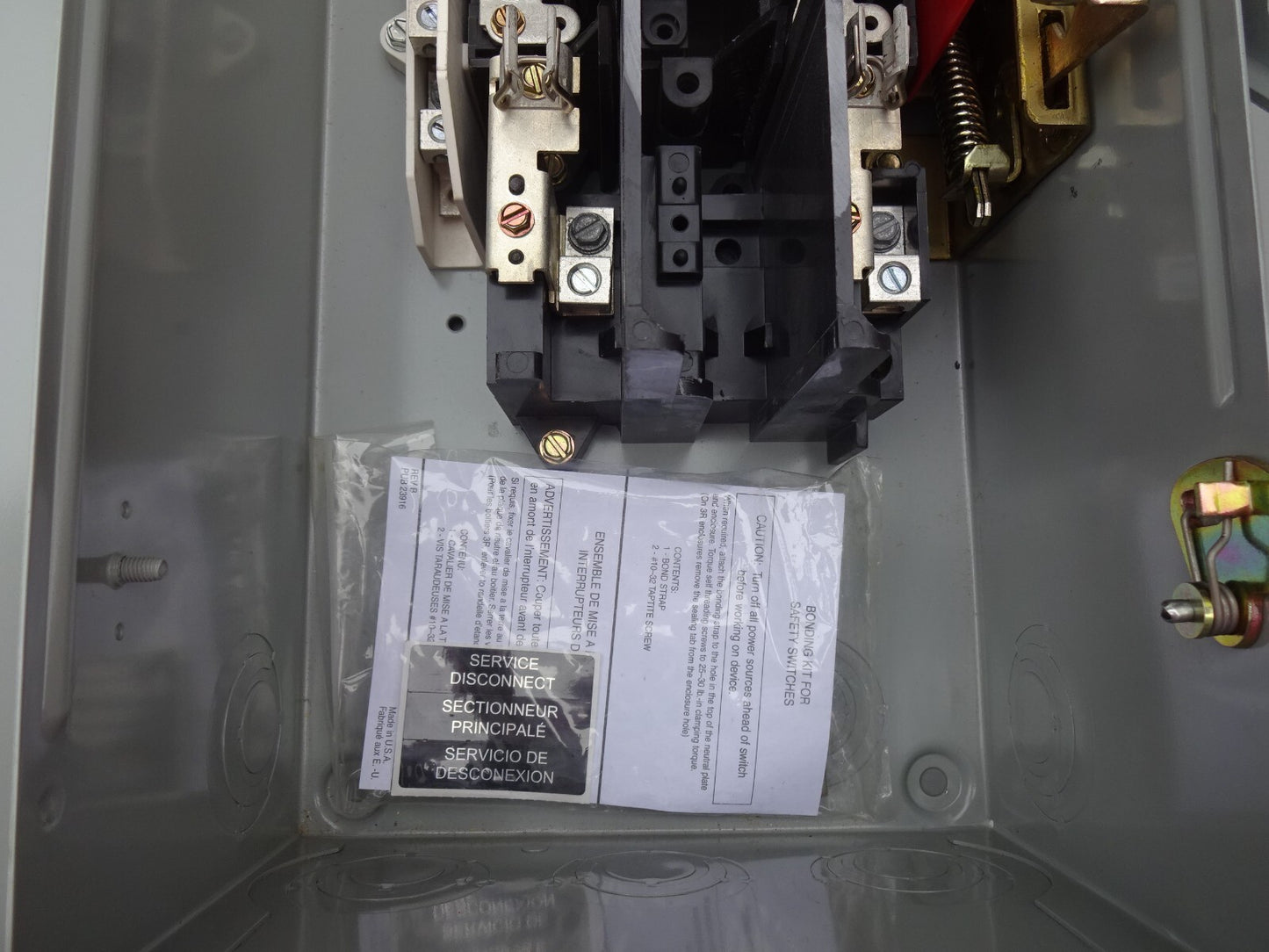 EATON DH221NGK / 30 AMP FUSIBLE SAFETY SWITCH W/ NEUTRAL 240 VAC 2 POLE / NEW
