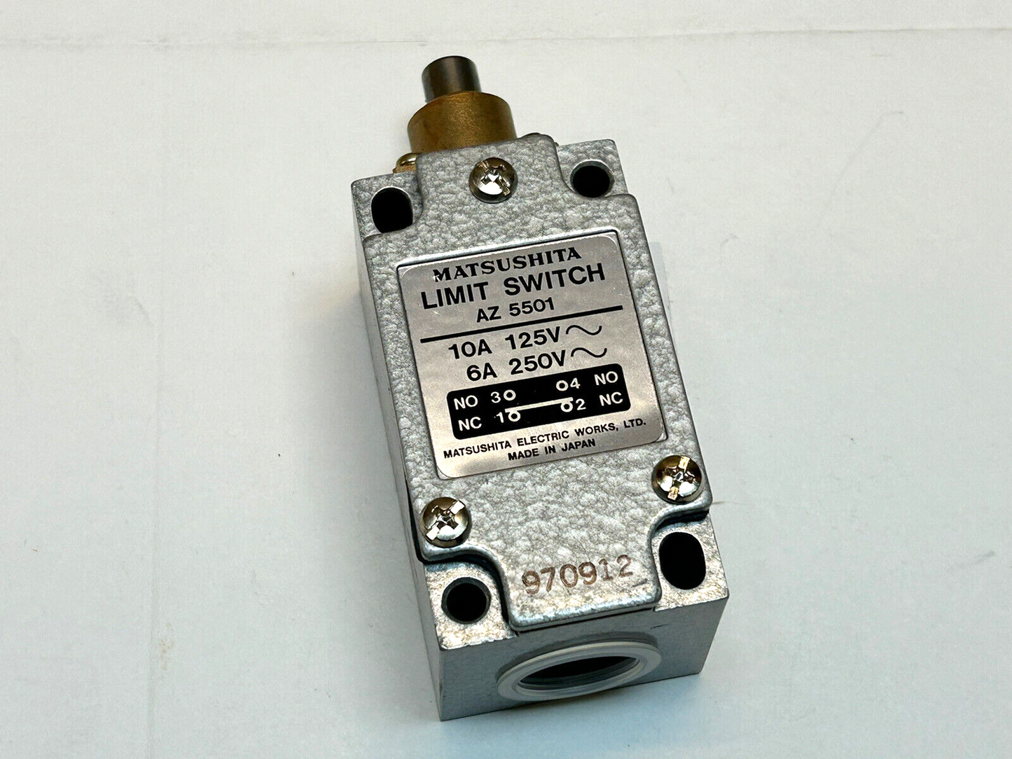 MATSUSHITA AZ5501 / LIMIT SWITCH 10A 125V 6A 250V / NEW NO BOX