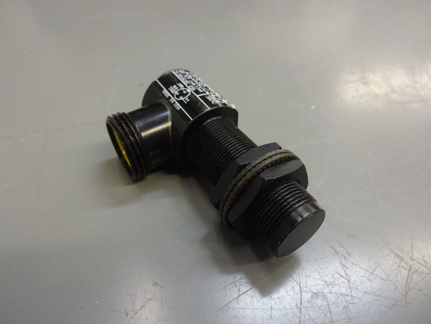 NAMCO EE530-73422 / INDUCTIVE PROXIMITY SENSOR SWITCH / NEW