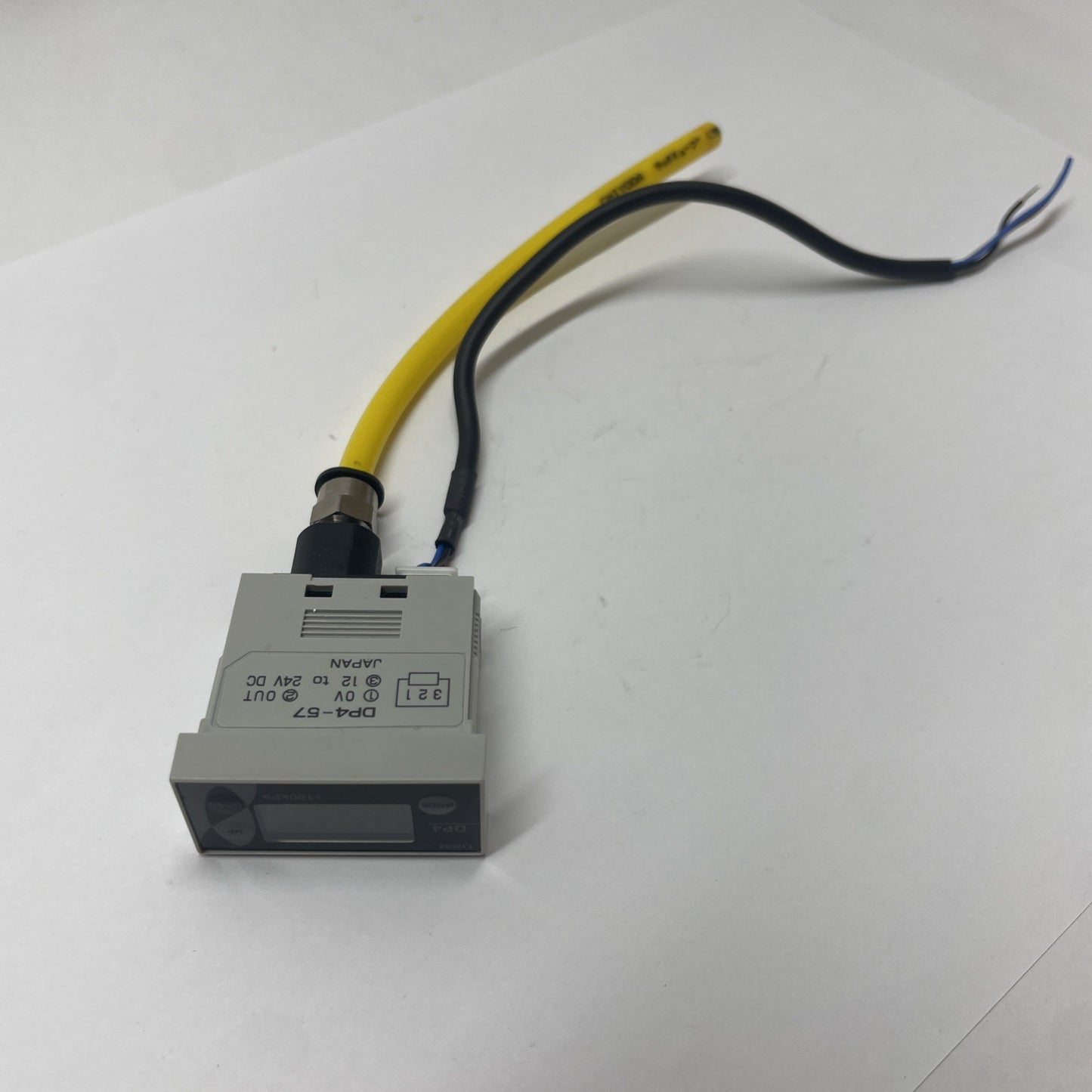 Sunx DP4-57 DP457 Pressure Sensor 12-24VDC
