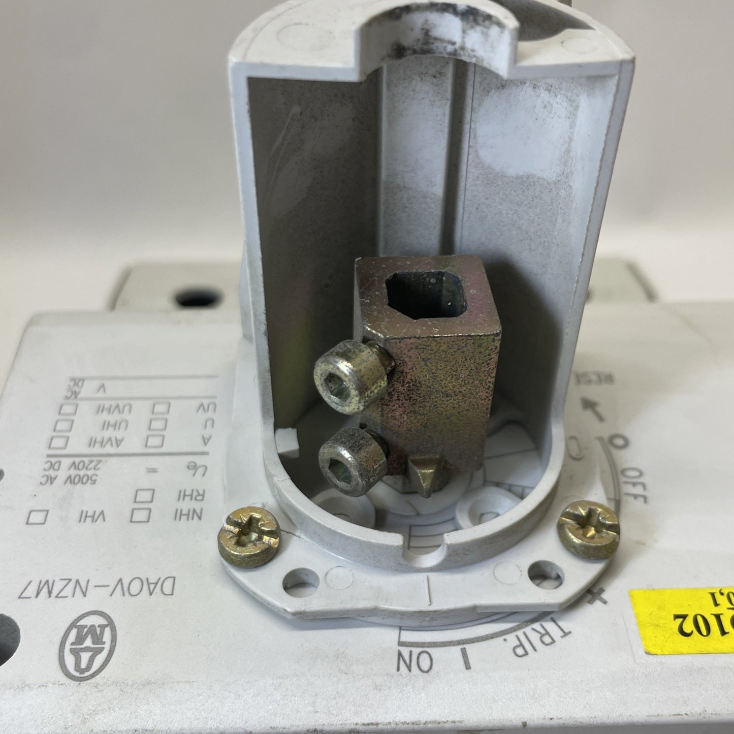 Moeller DA0V-NZM7 P7-100 100A 500V AC 220V DC Switch