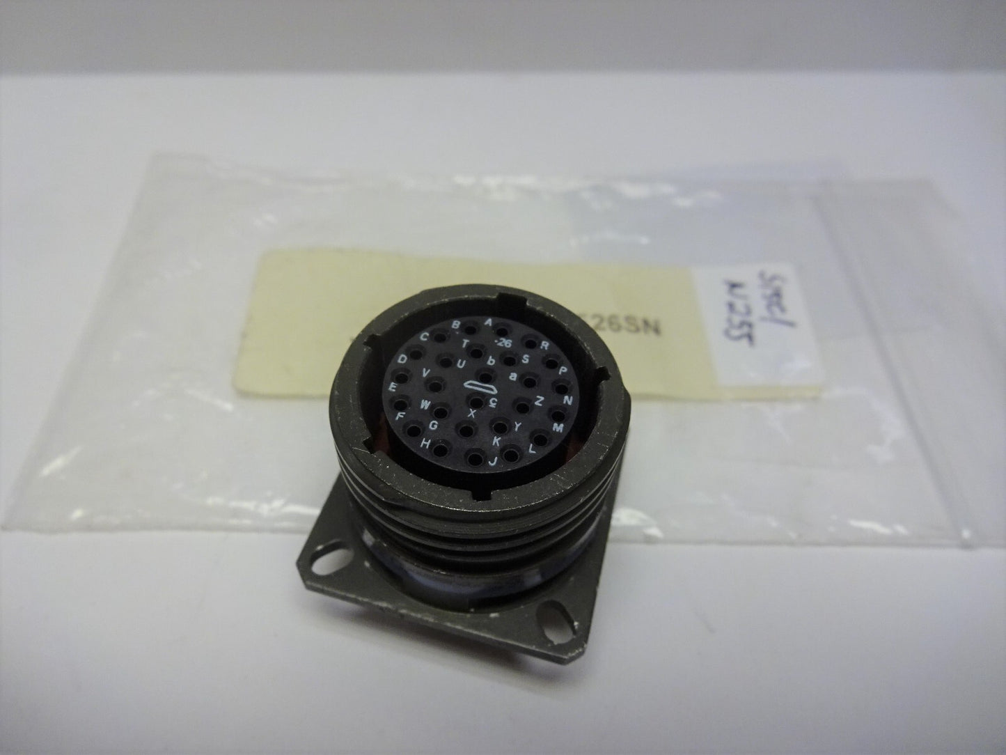 ITT CANNON JD38999/20WE26SN / MIL-SPEC CONNECTOR / NEW