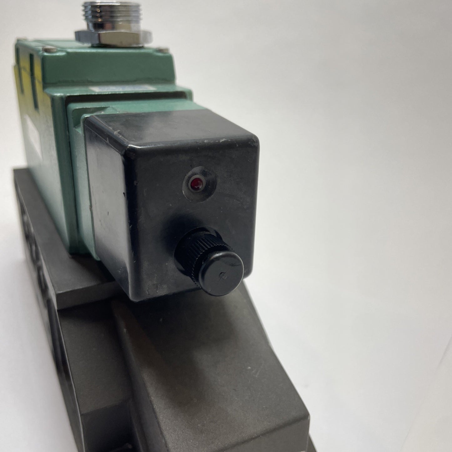 NUMATICS IS05599/11, SOLENOID VALVE 110-120VAC .06A 124BB415LP15G30 (150psi)