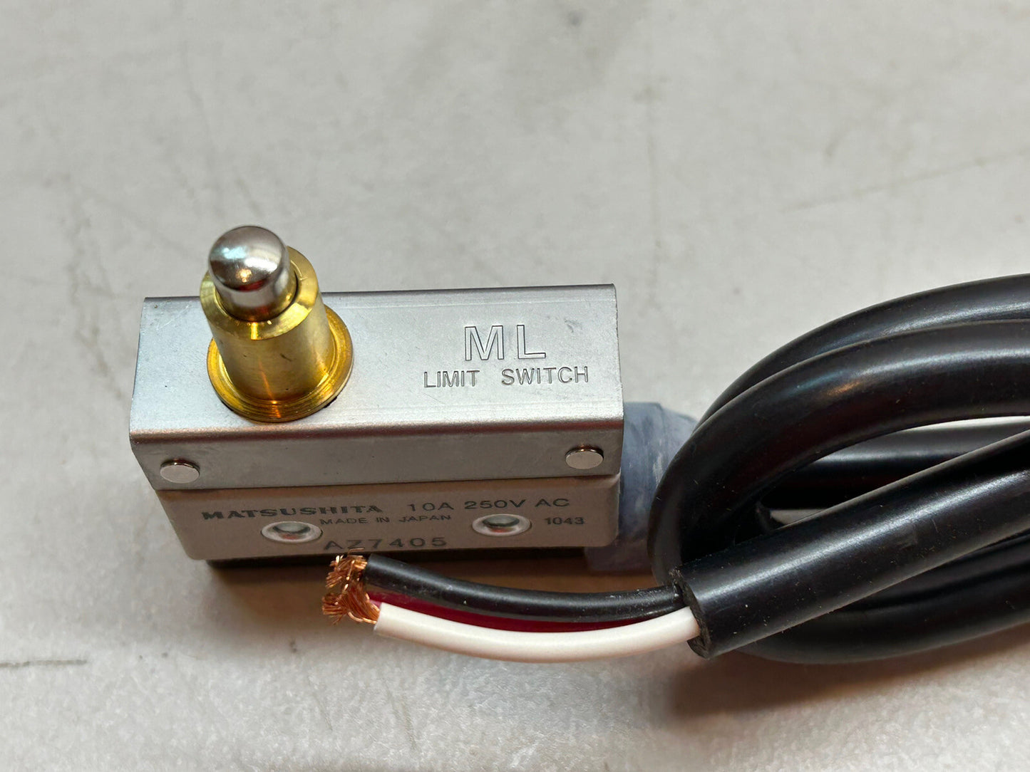 MATSUSHITA AZ7405 / ML PUSH PLUNGER TERMINAL TYPE NC SIDE LIMIT SWITCH / NEW