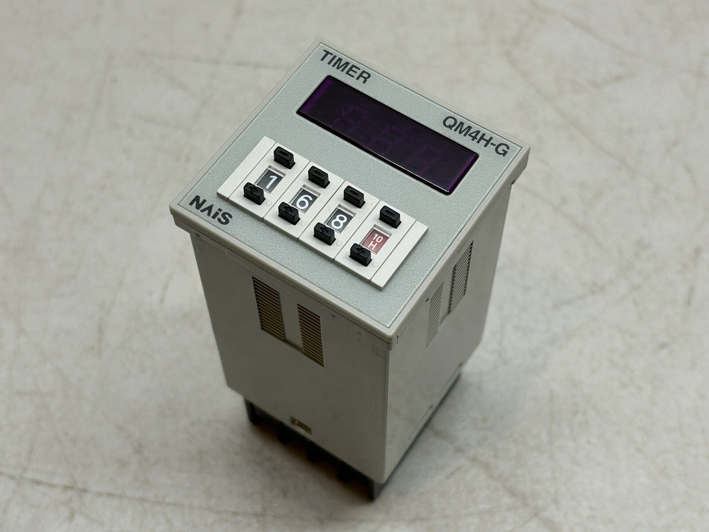 NAIS AQM4325 / QM4HG-U1C-240V DIGITAL TIMER WITH AT78041 SOCKET RELAY / NEW