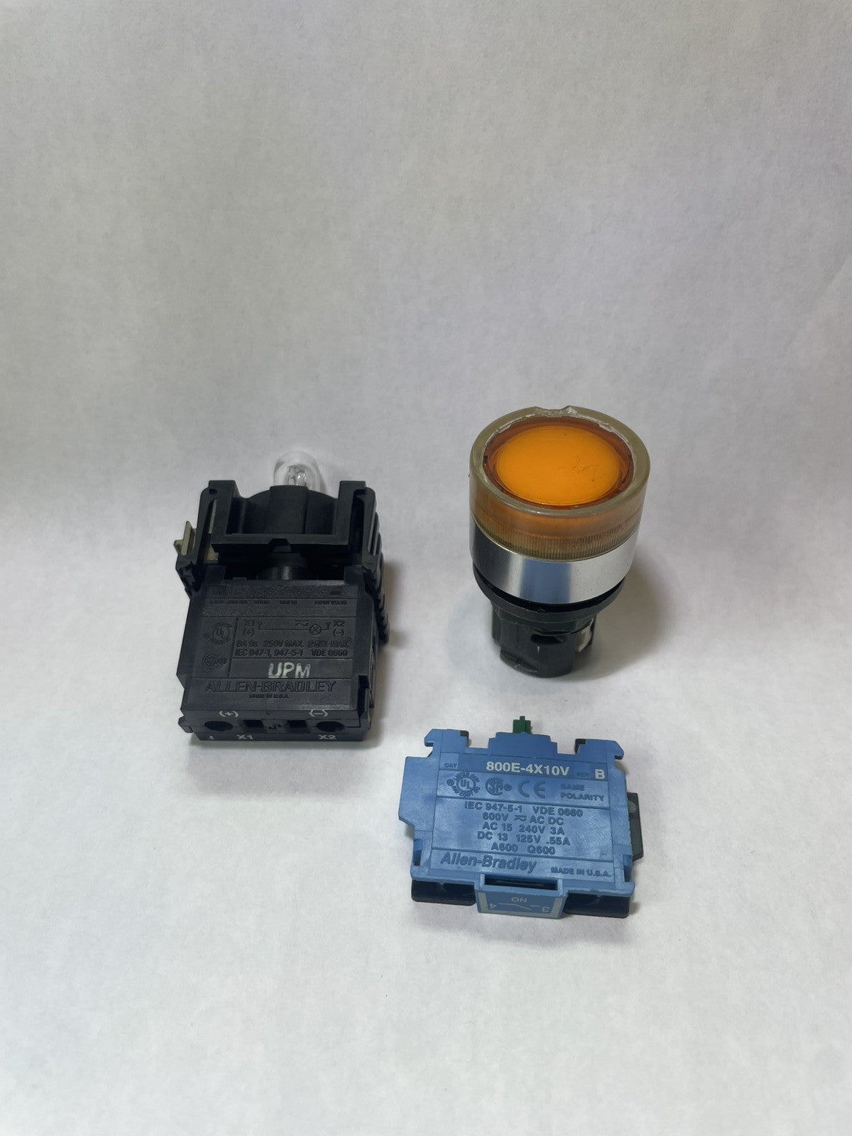 AB Illuminated Push Button 22mm - Orange - 800E Series 250V Max 800ES-LF33DL0X10