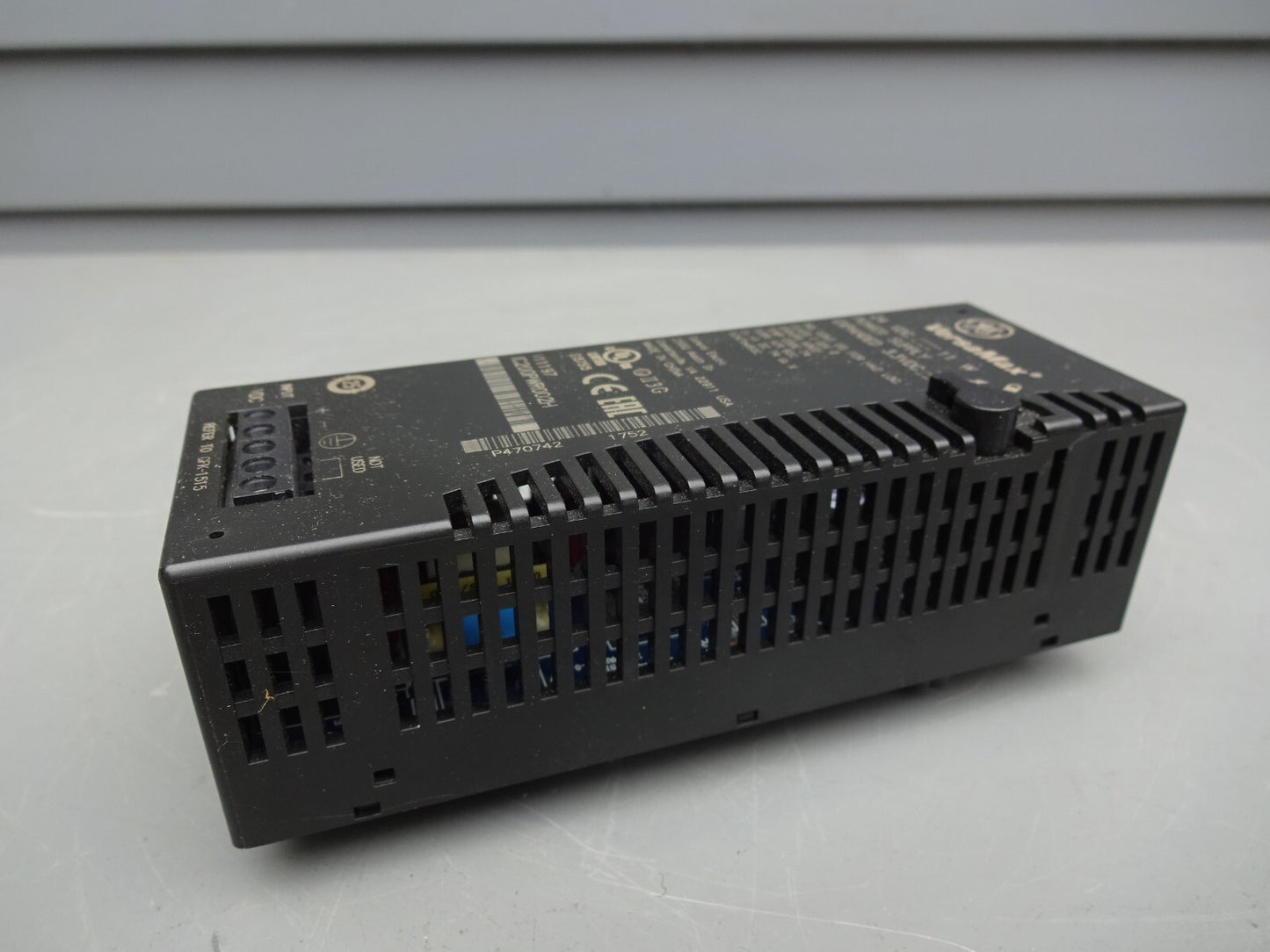 GE FANUC IC200PWR002H / IC200PWR002 POWER SUPPLY 24VDC EXP 3.3VDC