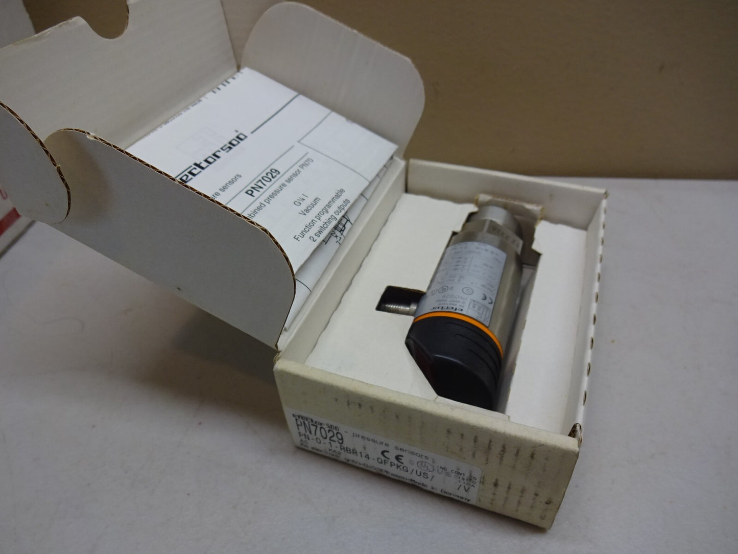 IFM EFECTOR 500 PN7029 / PRESSURE SENSOR SWITCH / PN-0-1-RBR14-QFPKG/US/V / NEW