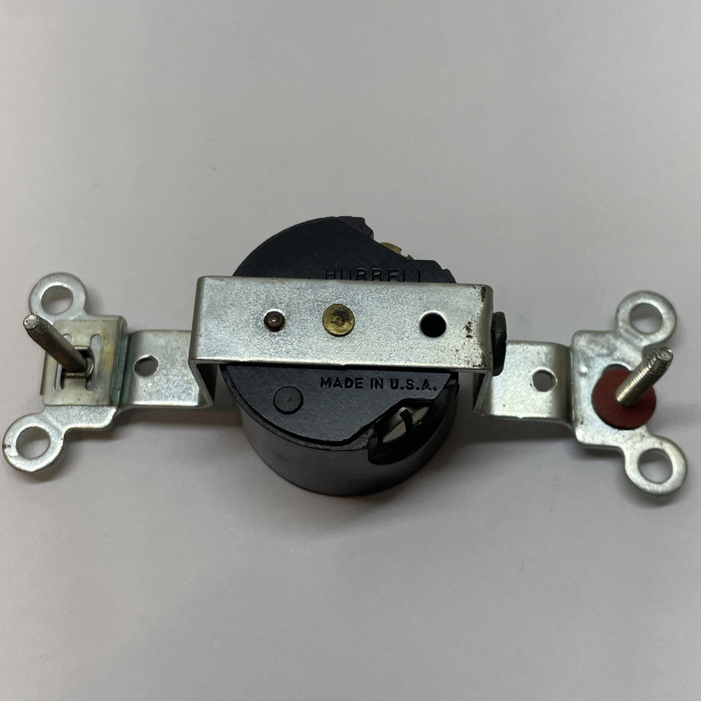 HUBBELL HBL4710 TWIST-LOCK SINGLE RECEPTACLE 15A 125V 2 POLE 3 WIRE GROUNDING