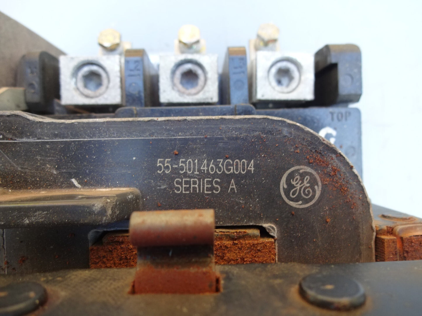 GE CR305F0 / SIZE 4 CONTACTOR 480 VAC COIL 600 VAC 100 HP 135 AMPS 3 PHASE