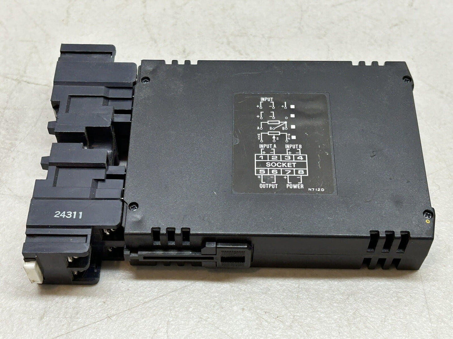 M-SYSTEM HVS-04-R / SIGNAL TRANSMITTER / 0-15V / 24VDC