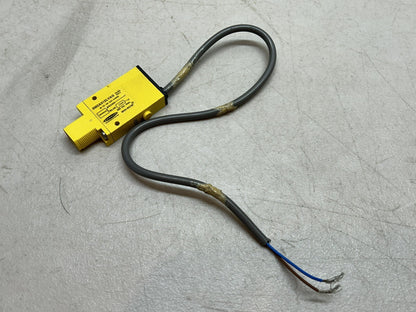 BANNER SM2A312LVAG / 26055 MINI-BEAM SENSOR / USED AS SAMPLE ONLY