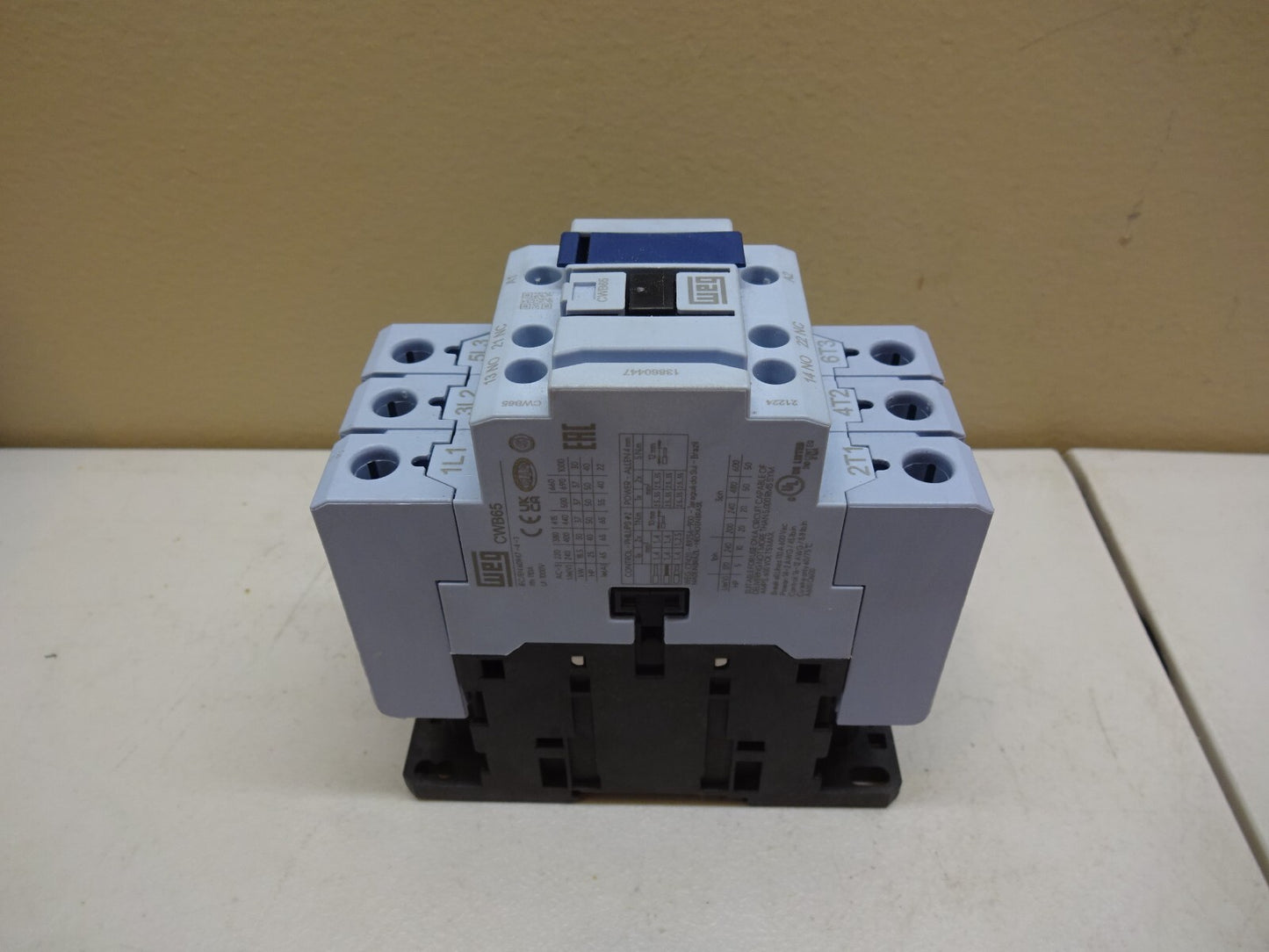 WEG CWB65-11-30V24 / CWB65 / 3 POLE 65 AMP CONTACTOR