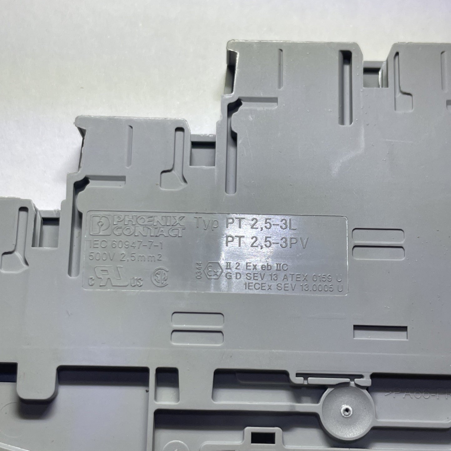 PHOENIX CONTACT PT 2.5-3L / PT253L (NEW NO BOX)
