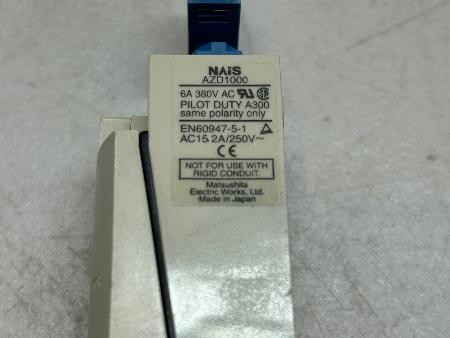 NAIS PANASONIC AZD1000 / DL MINI LIMIT SWITCH W/ ROLLER LEVER / NEW IN BOX