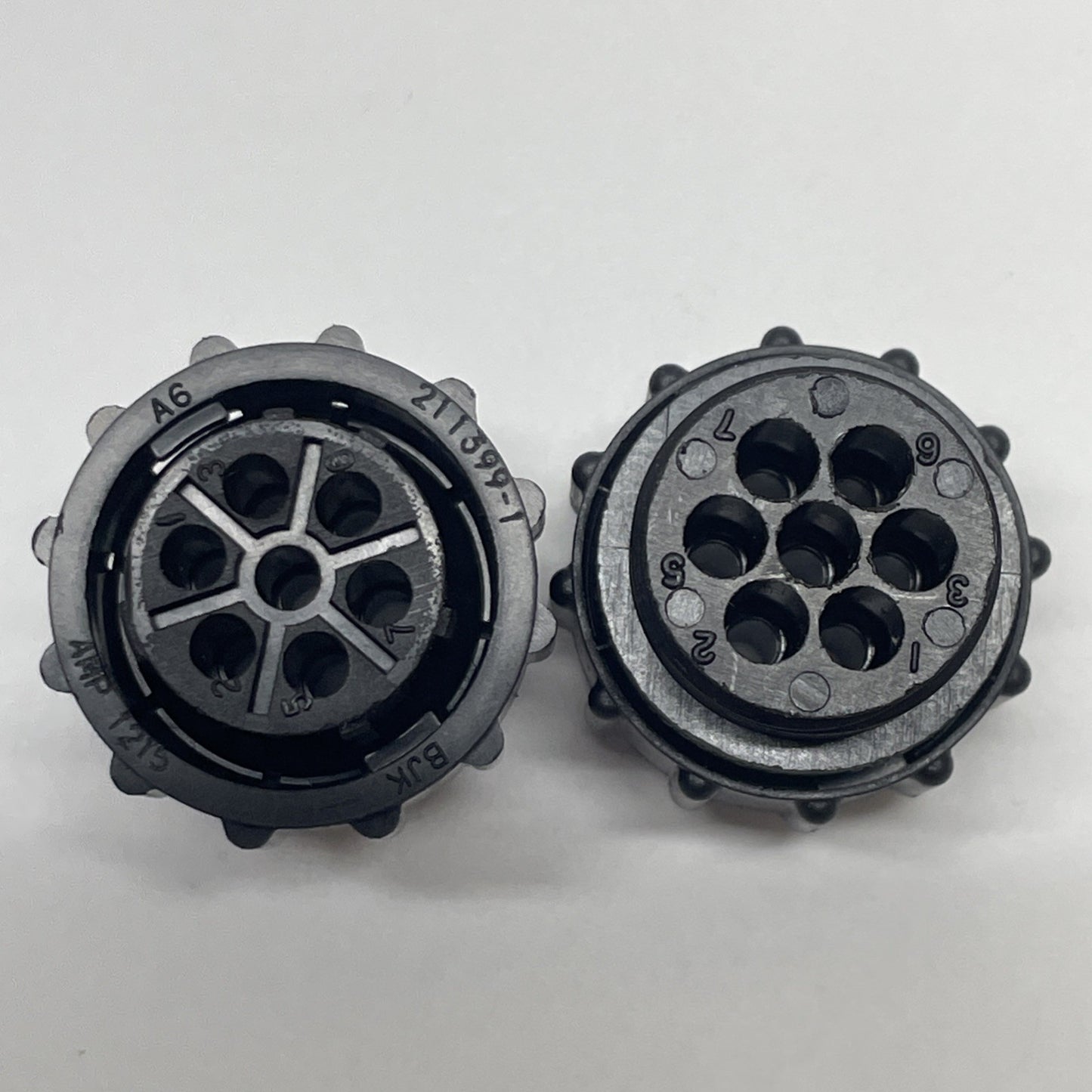 LOT OF 2 AMP 211399-1 Circular Connector Plug 7 pos Series I A5 AMP 1051