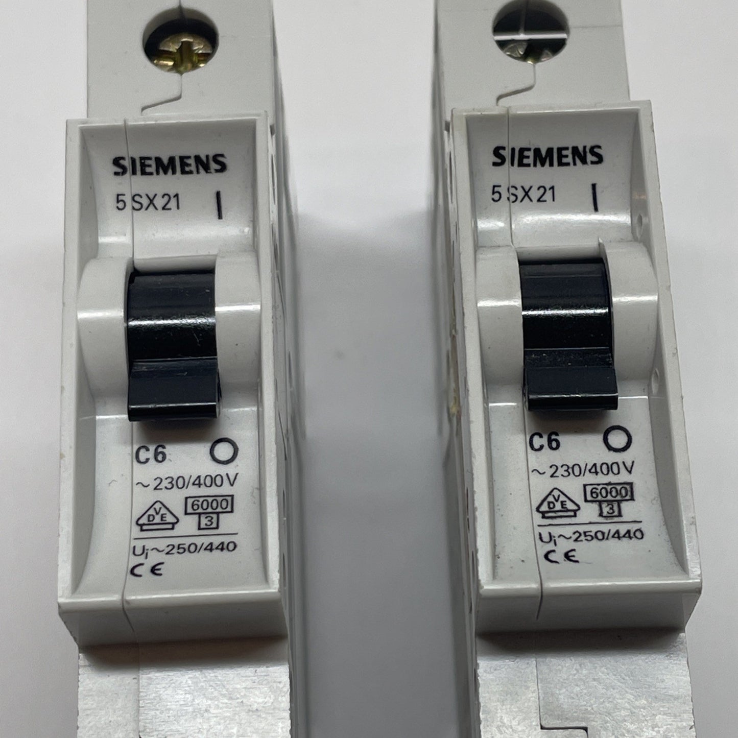 SIEMENS 5SX21-C6 CIRCUIT BREAKER 6A 230/400V 1 POLE C-CURVE (LOT OF 2)