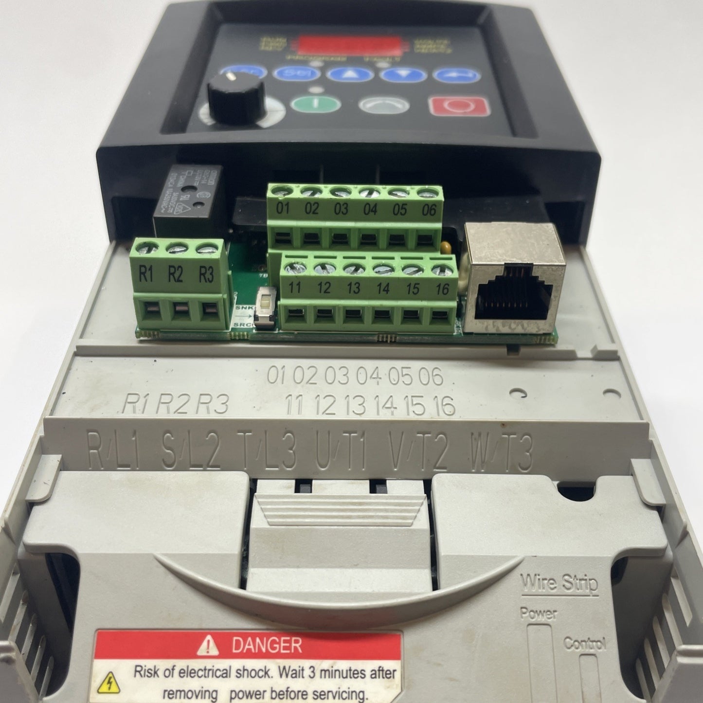 Allen Bradley 22A-D6P0N104 /A PowerFlex 4 AC Drive 480 VAC 3PH 2.2kW / 3HP