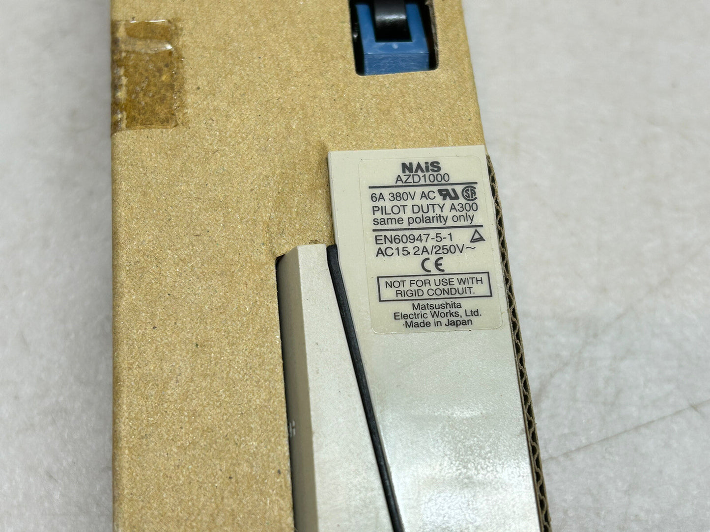 NAIS PANASONIC AZD1000 / DL MINI LIMIT SWITCH W/ ROLLER LEVER / NEW IN BOX