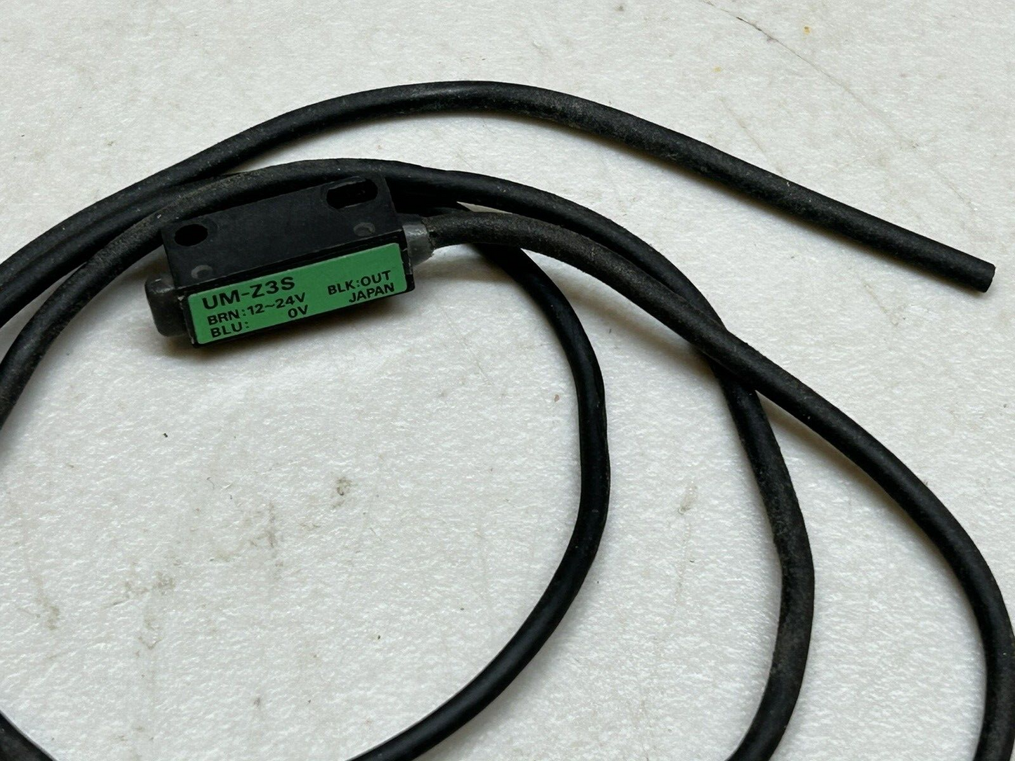 TAKEX UM-Z3S / EMBEDDED AMPLIFIER PHOTO SENSOR 12-24V