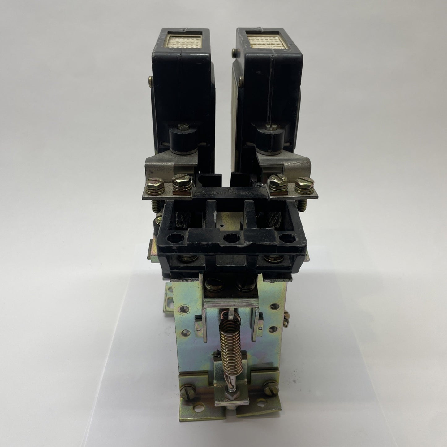 General Electric DS303A-3C01GXA002 DC Contactor 600V 230/250V Coil 100A