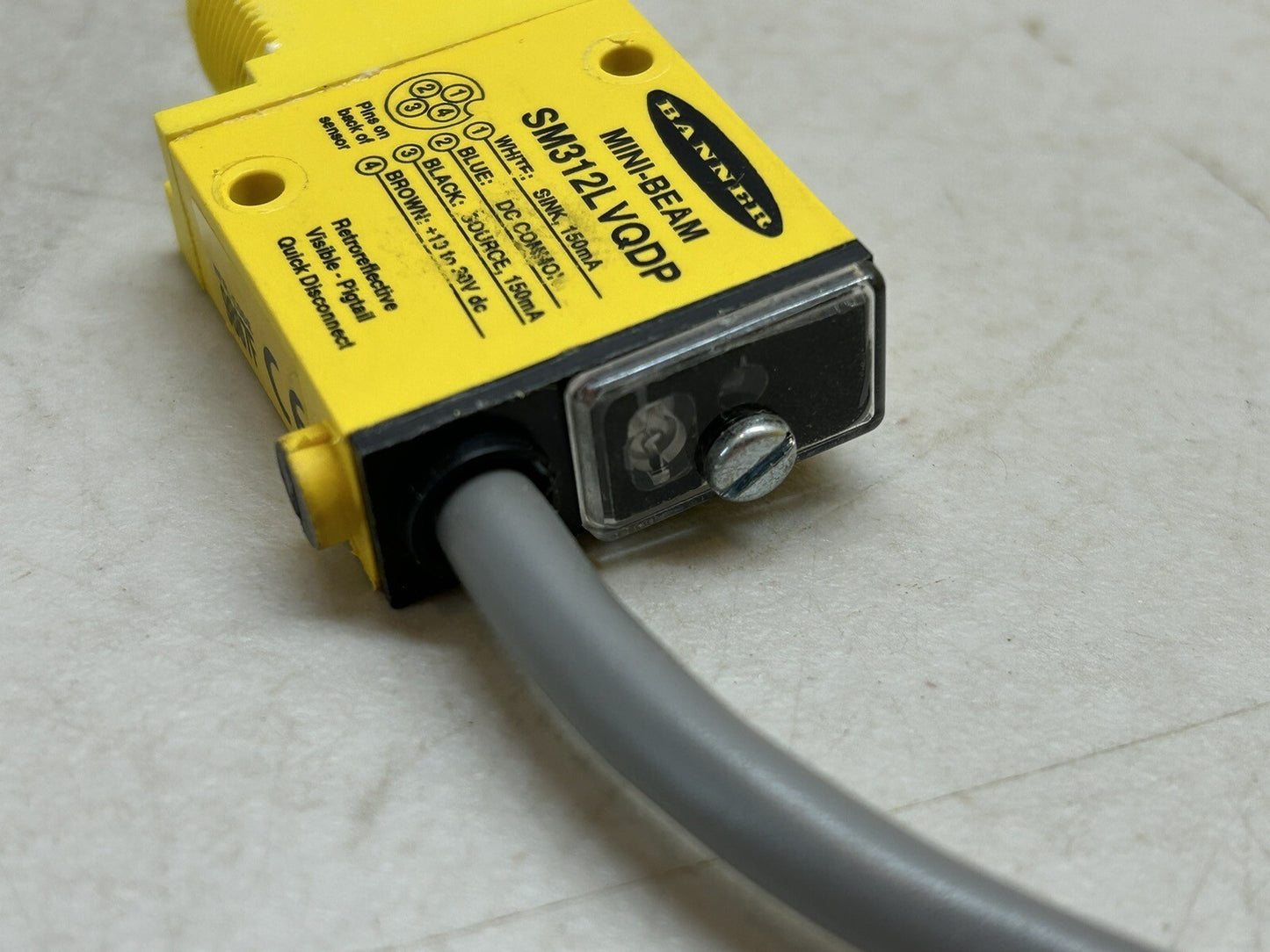 BANNER SM312LVQDP / 28155 MINI-BEAM SENSOR / USED AS SAMPLE ONLY