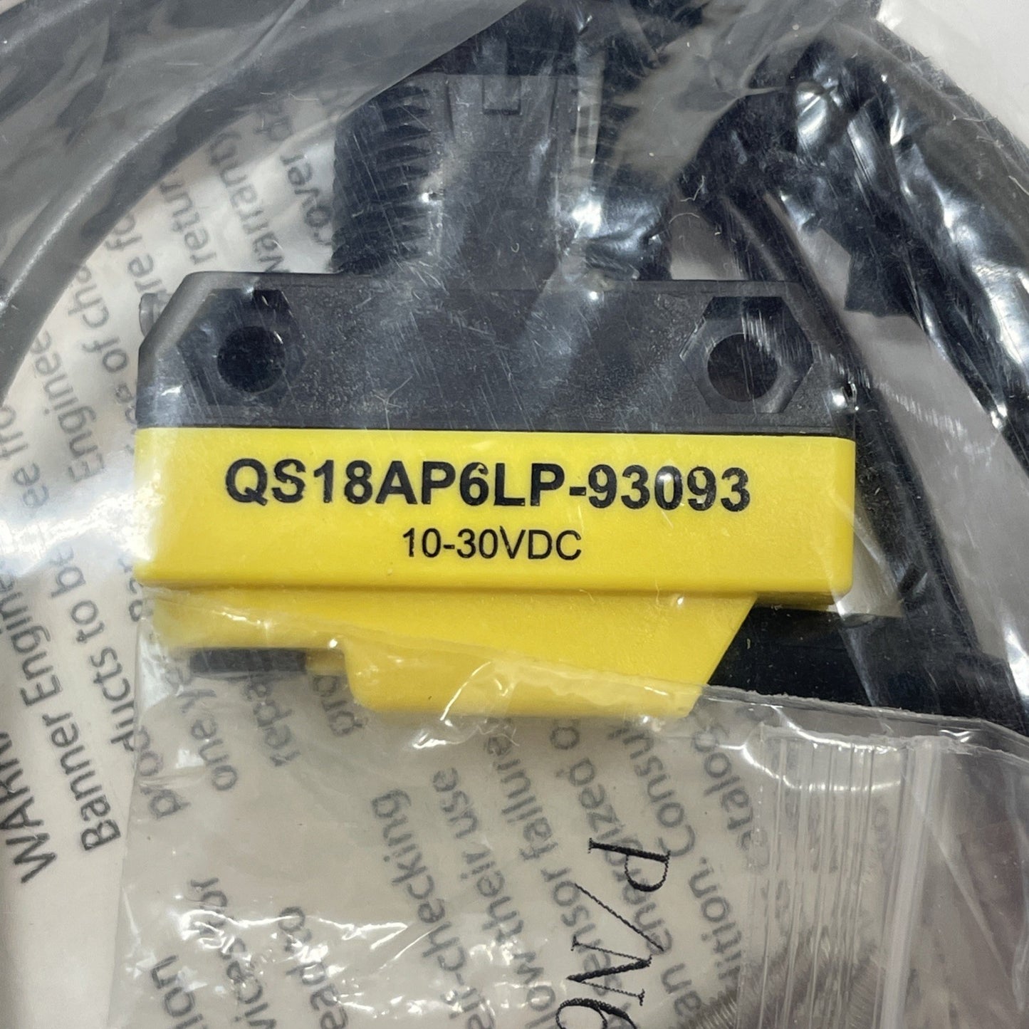 Banner QS18AP6LP-93093  10-30VDC Polarized Photoelectric Sensor - NEW