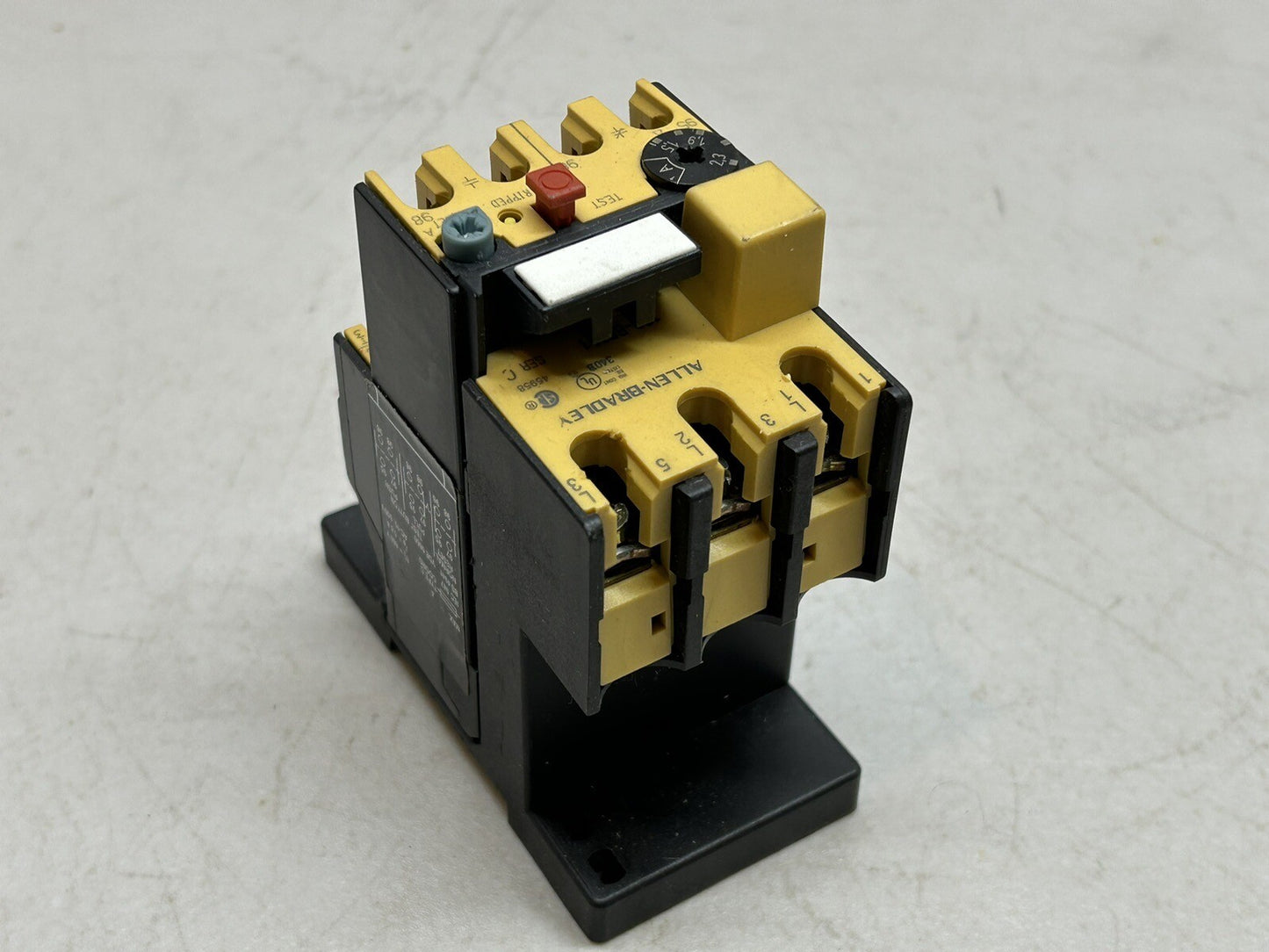 ALLEN BRADLEY 193-BSB 22 SER B OVERLOAD 1.5-2.3A RANGE W/ 193-BPM1 SER C ADAPTER