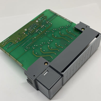 ALLEN-BRADLEY 1746-OW8 /A SER. A SLC 500 OUTPUT MODULE
