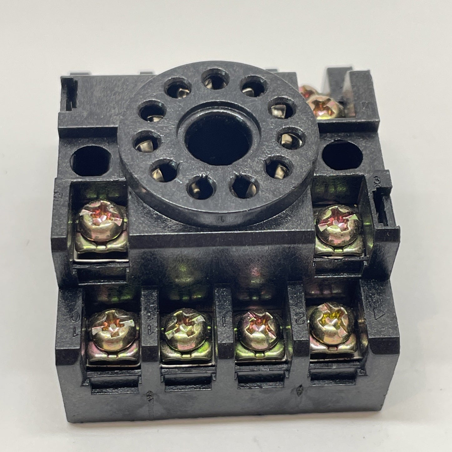 YOUNG ELECTRONICS NDS-11 RELAY 11 PIN SOCKET 10A 300V DIN RAIL MOUNT NDS11 CRDB