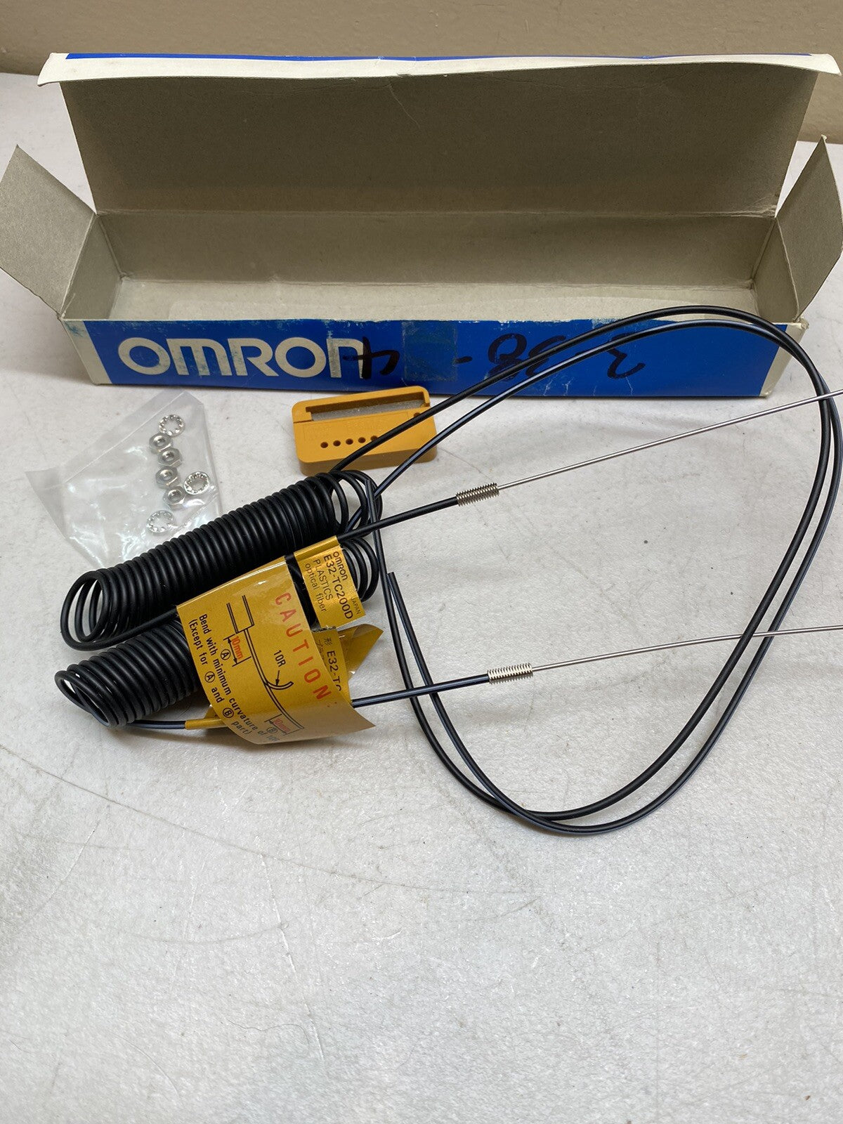 (LOT OF 2) OMRON E32-TC200D Fiber Optic Through-Beam Sensor Cable / Head