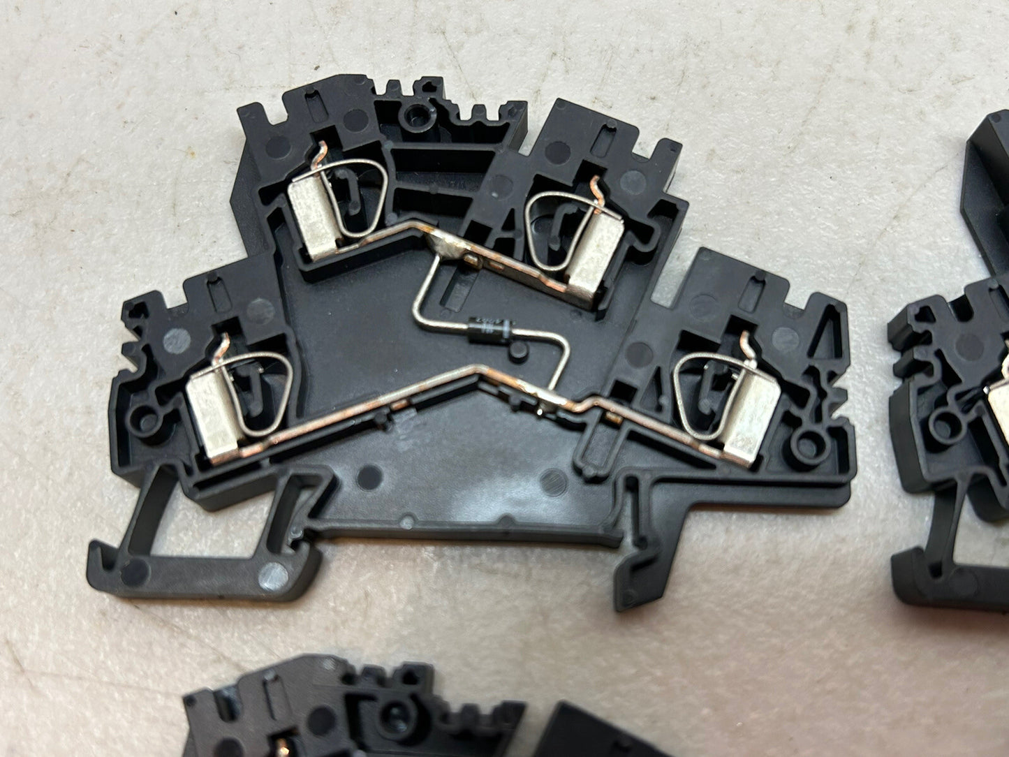 ALLEN BRADLEY 1492-LD4DF / TERMINAL BLOCKS / BLACK LOT OF 4