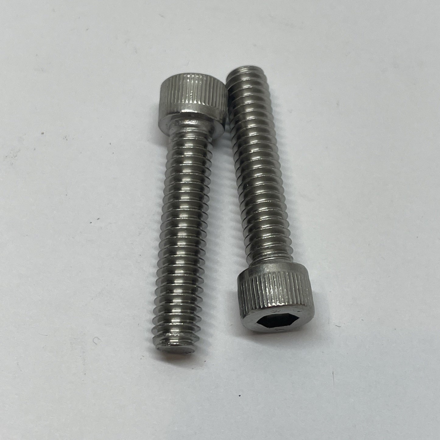 (LOT OF 77)  1/4-20 X 1-1/4" STAINLESS SOCKET HEAD CAP SCREW BOLT