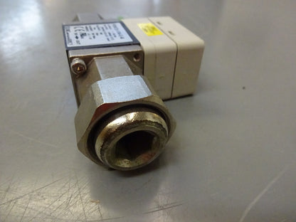 SMC PF3W720-F04-E-M / DIGITAL WATER FLOW SWITCH / 2 ~16L / MIN 1/2" F PORTS