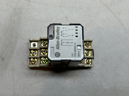 ALLEN BRADLEY / 700-HB32A1-4 RELAY SER D / WITH 700-HN154 SER A SOCKET BASE